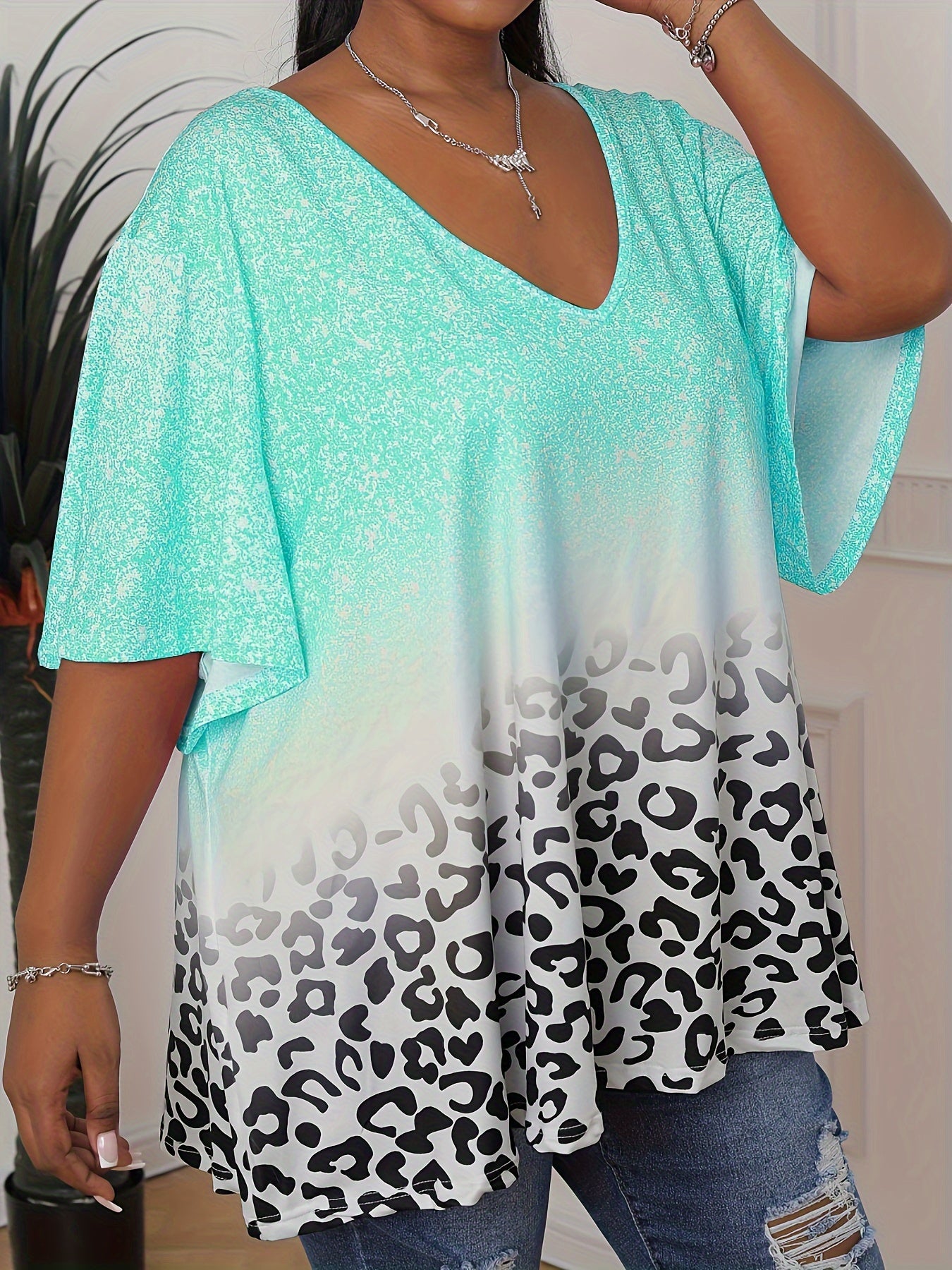 Plus Size Casual Top, Women's Plus Ombre & Floral & Glitter Print Short Sleeve V Neck Slight Stretch Top