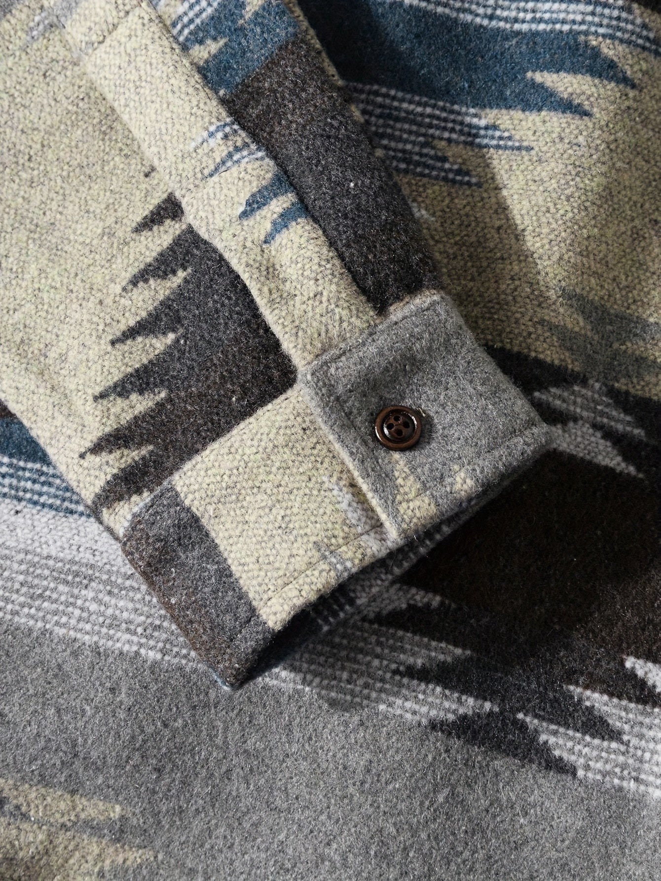 gbolsos Stylish Geometric Pattern Men's Woven Long Sleeve Button Down Shirt Jacket With Pockets, Men's Fall Winter All-match Outwear