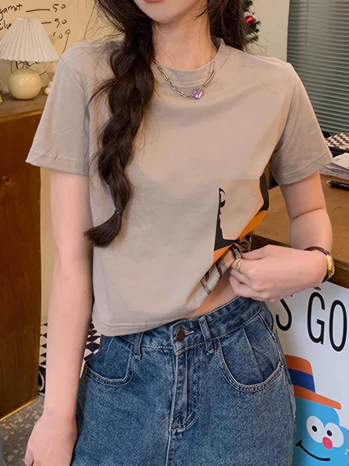 gbolsos  Y2K Figure Print Crop T-Shirt, Casual Crew Neck Short Sleeve T-Shirt For Spring & Summer, Women's Clothing
